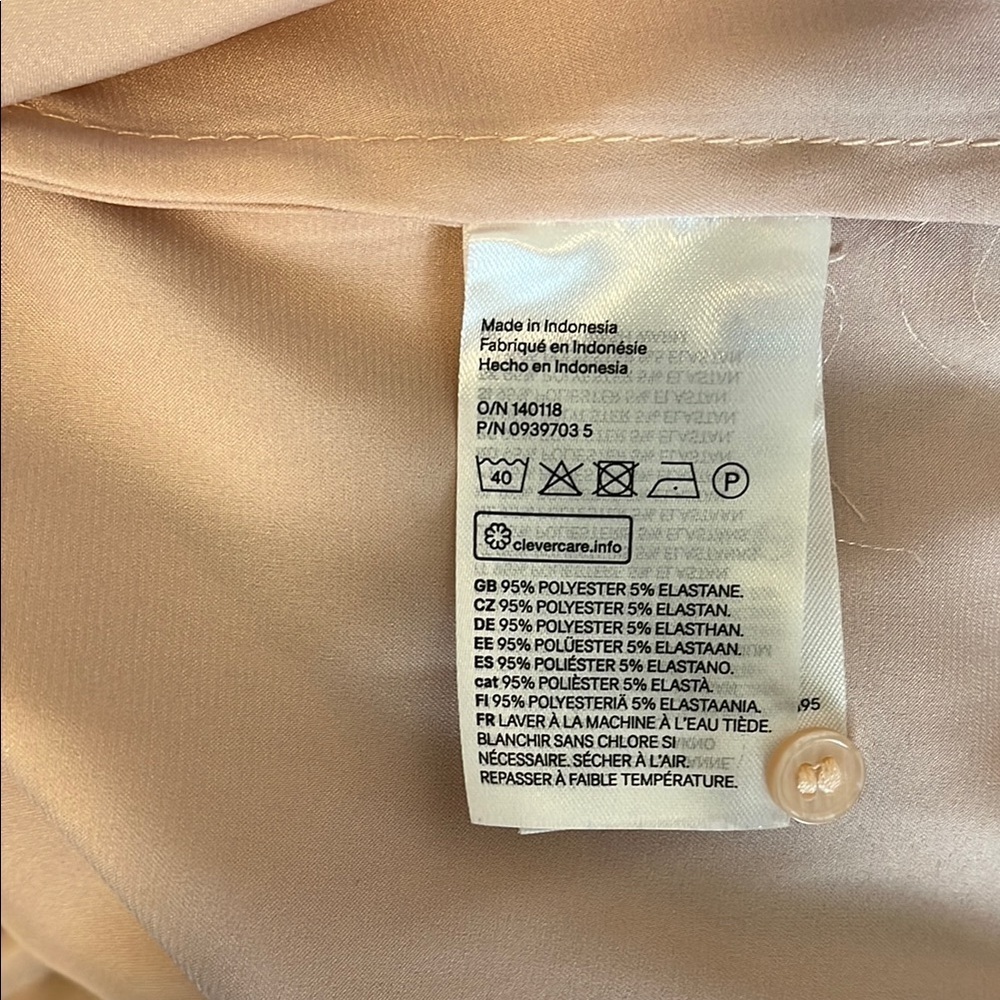 NWOT H&M Soft Pink Satin Effect Button-Up Blouse, Size L - Picture 5 of 7